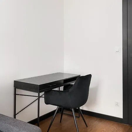 Praga Grochowska Unique By Bookinghost *