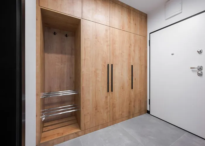 Praga Grochowska Unique By Bookinghost *